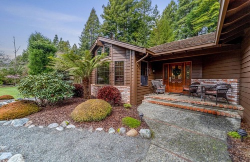 Arcata Casa | Upscale 3 bdm near Cal Poly, Redwoods, Deck, BBQ