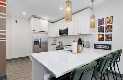 Rolling Mill Hill Condominio | Upscale 4th-floor condo near top attractions with fast WiFi & rooftop lounge