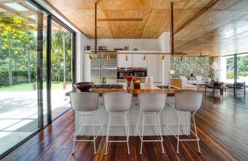 Placencia Villa | Upscale 5-bed Beachfront Villa w/ pool , pier & ocean front