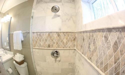 Southwest Anaheim Casa | Upscale 6 Bed, 5 Ba, New Pool W/Jacuzzi, 1/2 Mile Walk to Disney