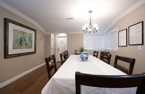 Southwest Anaheim Casa | Upscale 6 Bed, 5 Ba, New Pool W/Jacuzzi, 1/2 Mile Walk to Disney