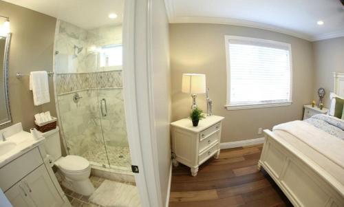 Southwest Anaheim Casa | Upscale 6 Bed, 5 Ba, New Pool W/Jacuzzi, 1/2 Mile Walk to Disney