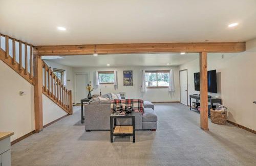 Bend Casa | Upscale Bend Barn with Deck - Close to Trails!