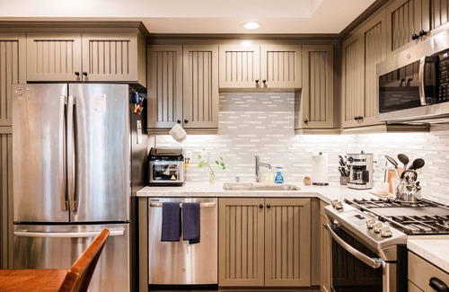 Rolling Hills Estates Condominio | Upscale Condo - Gym, Game Room, Coffee Shop