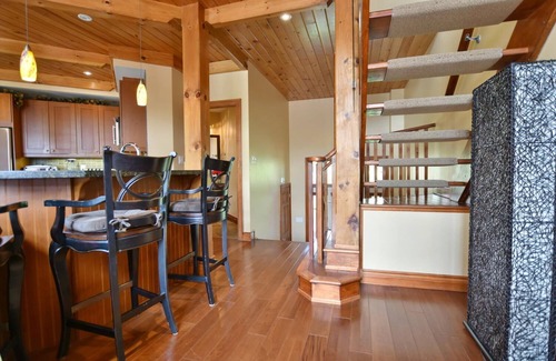 Craigleith Chalet De Esquí | Chalet de lujo con bañera de hidromasaje privada. Apertura de la piscina el 24 de mayo. Certificado de regalo de $ 250.