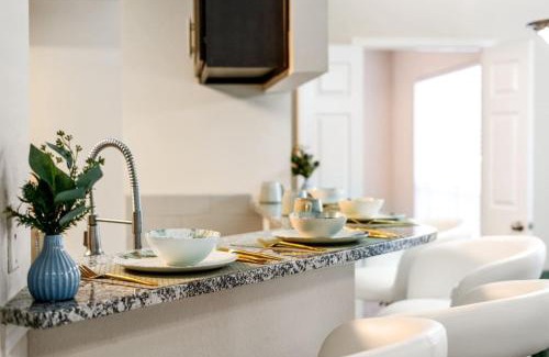 Southwest Carrollton Apartamento | Upscale City Apartment with Pool , Fitness Center