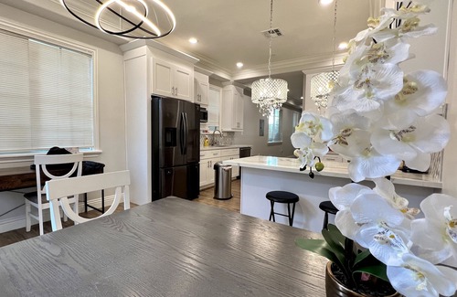 Arcadia Condominio | Upscale Condo NEW 2 BR ENSuite 2.5 Bath Attached Garage , full amenities