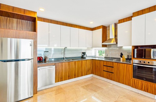 Mismaloya Condominio | Upscale condo with wraparound oceanfront view, pool & pool spa