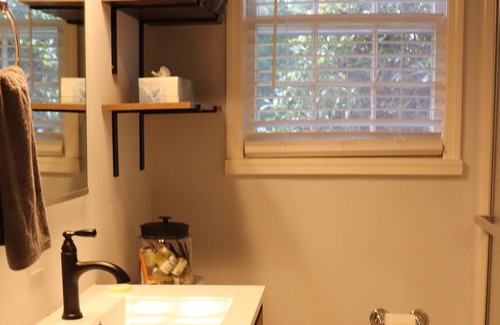 Aiken Cabaña | Upscale Cottage off South Boundary