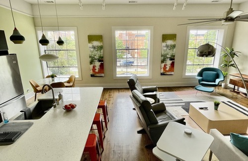 Macon Condominio | Upscale Downtown Luxury Penthouse with PARKING