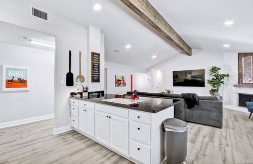San Antonio Casa | Upscale Gem 5BR, 3B close to many attractions