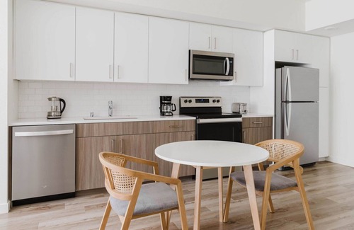 Hayward Apartamento | Upscale Hayward 1BR w/ Heated Pool & On-Site Restaurants, by Blueground