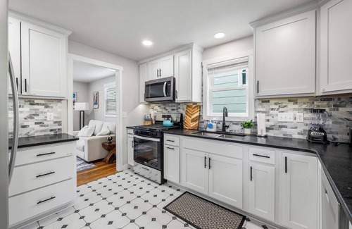 Spearfish Cabina | Upscale Inviting Property in Spearfish just 4 blocks from Main Street!