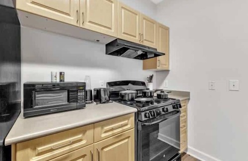 Southwest Raleigh Apartamento | Upscale King 1BR Suite Mins to Downtown Raleigh!