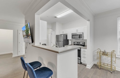 Southwest Raleigh Apartamento | Upscale King 2BR Suite Mins to Downtown Raleigh!