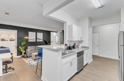 Southwest Raleigh Apartamento | Upscale King 2BR Suite Mins to Downtown Raleigh!