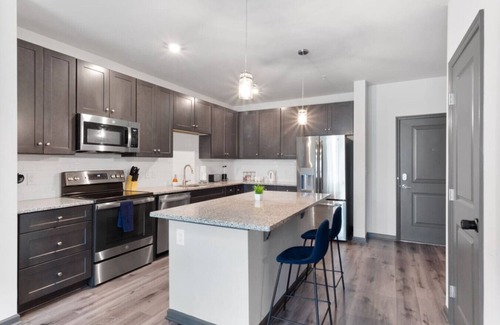 North Raleigh Apartamento | Upscale King 3 Bed Suite—in North Raleigh!