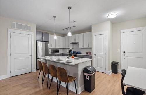 Charlotte Apartamento | Upscale King 3BR Suite Mins to Uptown Charlotte