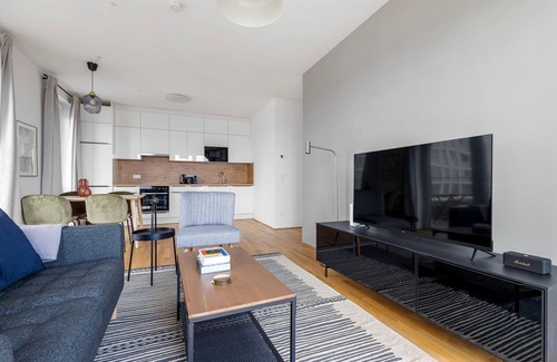 Erdberg Apartamento | Upscale Landstraße 2BR w/ Playground & Pool, nr Erdberg, by Blueground