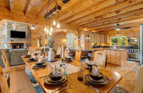 Black Mountain Cabina | Upscale Cabin: Sauna, Hot Tub, Game Room, Theater