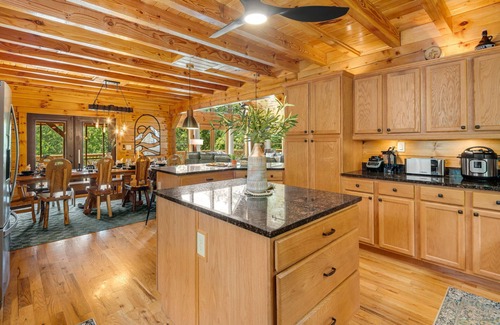 Black Mountain Cabina | Upscale Cabin: Sauna, Hot Tub, Game Room, Theater