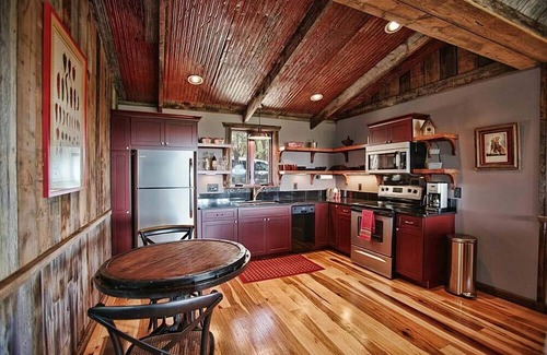 Wimberley Cabina | Primera cabina de lujo! Tiene todo Jacuzzi, Chimenea, Gorgeous Views !!!