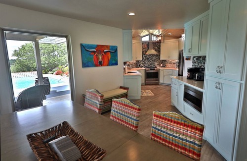 Ingram Casa | Upscale, Magnificent Views, Dog Friendly. Owner Friendly!