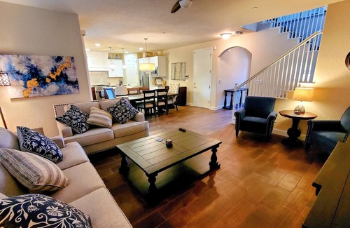 Raisin Casa | Upscale Modern Home★ King Bed★ Garage Parking★ Sanitized★ Long Stays