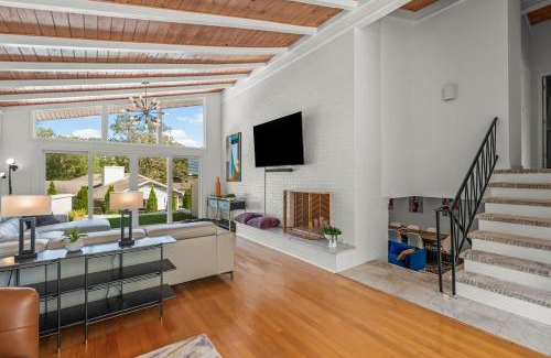 High Point Casa | Upscale Modern Home with perfect triad location