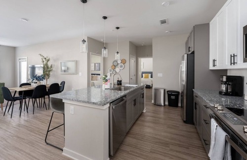 Athens Apartamento | Upscale, New Apt | Pool | Long Stays