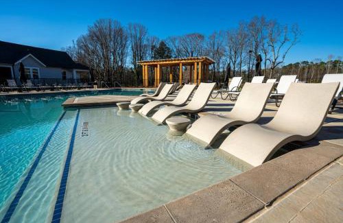 Athens Apartamento | Upscale, New Apt, Pool, Long Stays
