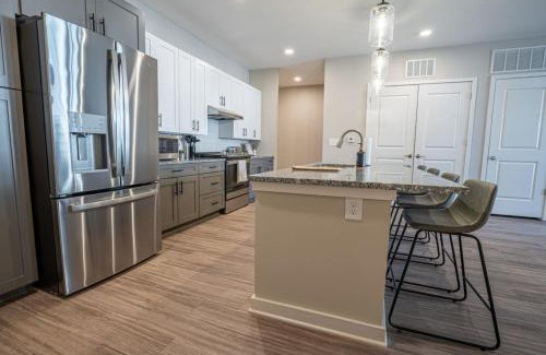 Athens Apartamento | Upscale, New Apt, Pool, Long Stays