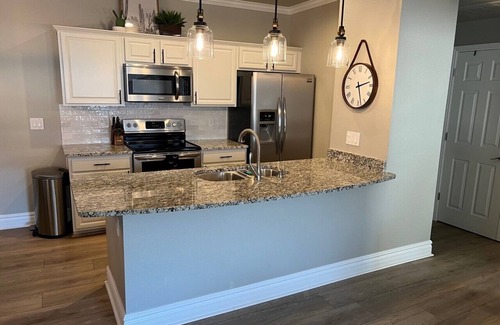 Raskin Estates Condominio | Upscale Newly Remodeled Condo in Scottsdale! Amazing Location!!