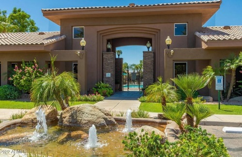 Raskin Estates Condominio | Upscale Newly Remodeled Condo in Scottsdale! Amazing Location!!