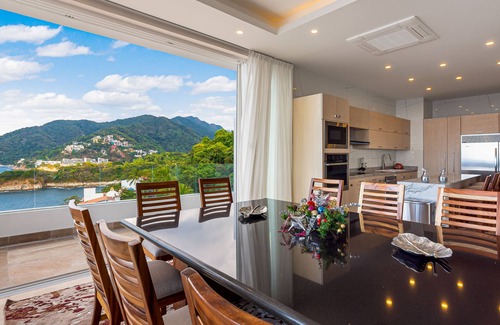 Mismaloya Condominio | Upscale oceanfront condo with extensive balcony, pool & ocean views