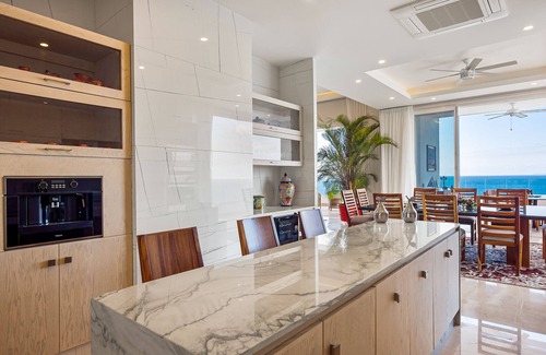 Mismaloya Condominio | Upscale oceanfront condo with extensive balcony, pool & ocean views