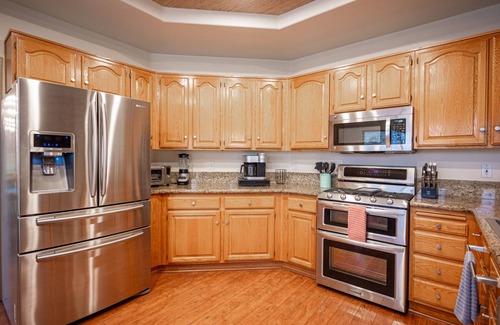 Paradise Casa | Upscale Pool Home - 5 minutes to STRIP!