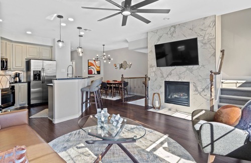 Plano Casa | Upscale Shops of Legacy Townhome