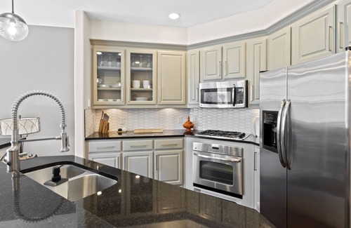 Plano Casa | Upscale Shops of Legacy Townhome