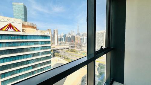 Business Bay Casa | Upscale Studio Apartment Palm View with Big Balcony Free Parking by Belvilla