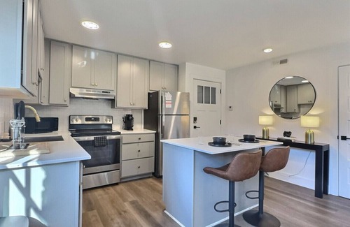 Crestline Heights Apartamento | Upscale suite w/ pool & extra large balcony