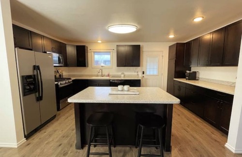Campbell Park Casa | Upscale top level duplex
