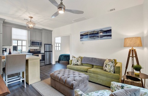 Savannah Victorian District Casa | Upscale Townhome & Carriage House in Savannah, Steps to Forsyth Park, sleeps 10