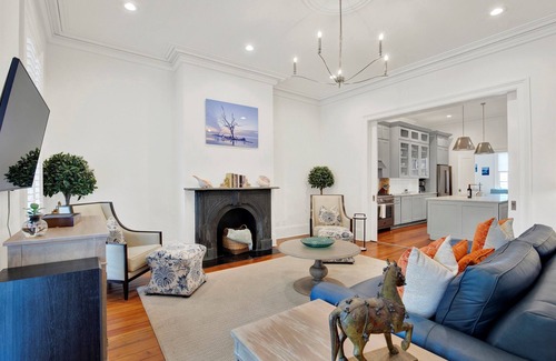 Savannah Victorian District Casa | Upscale Townhome & Carriage House in Savannah, Steps to Forsyth Park, sleeps 10