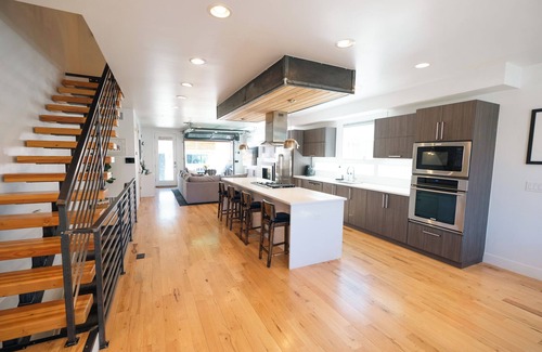 Sloan Lake Casa | Upscale Townhome in SloHi, Minutes From Downtown, 4BR, Kid Friendly
