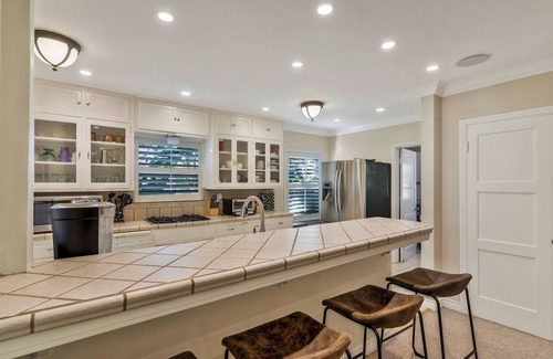 Bakersfield Casa | Upscale, tranquil, modern oasis: Amazing pool and spa