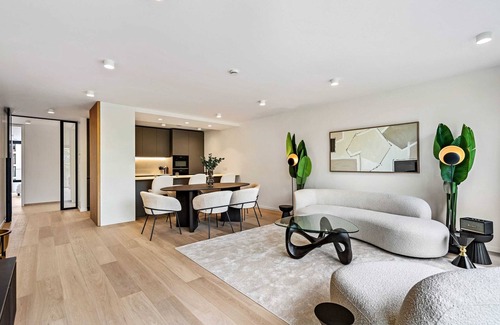 Ville Haute Apartamento | Upscale Urban Apartment Style & Comfort for Six
