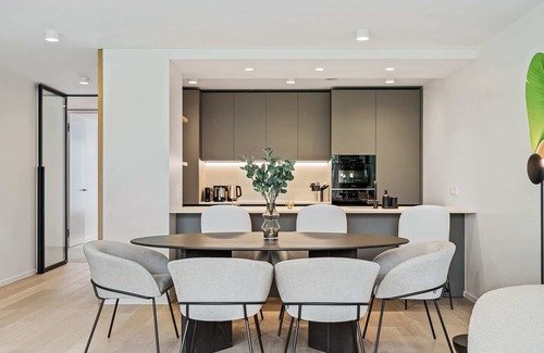 Ville Haute Apartamento | Upscale Urban Apartment Style & Comfort for Six
