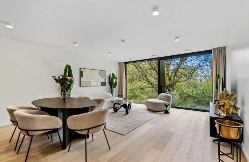 Ville Haute Apartamento | Upscale Urban Apartment Style & Comfort for Six