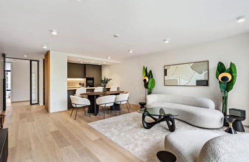 Ville Haute Apartamento | Upscale Urban Apartment Style & Comfort for Six